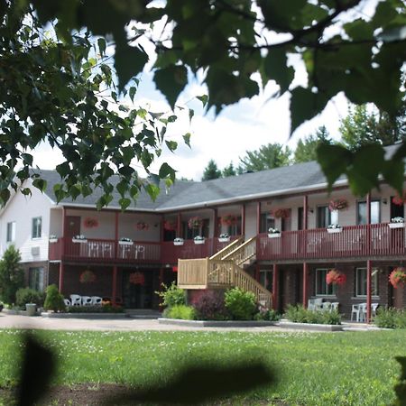 Motel Le Radisson de Val-David Esterno foto