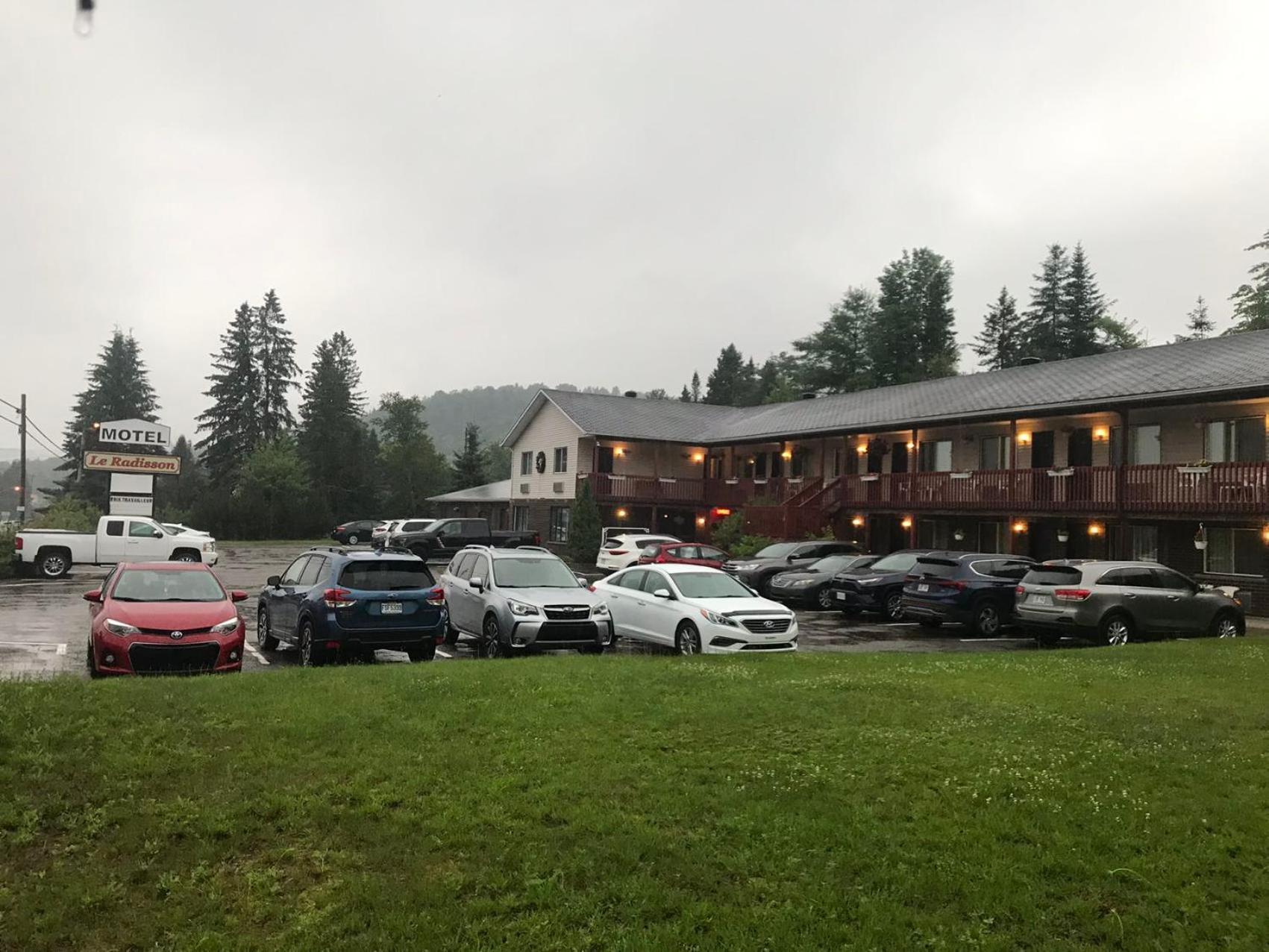 Motel Le Radisson de Val-David Esterno foto